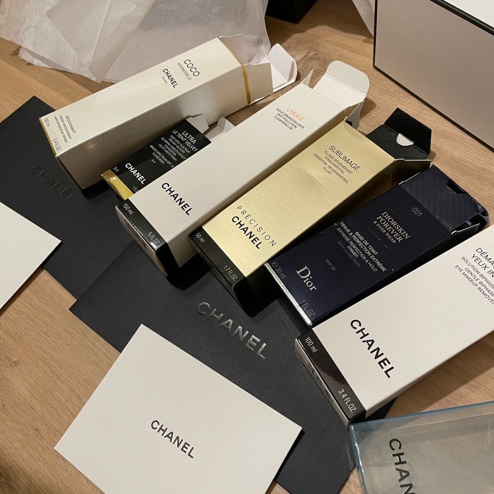Chanel box plus empty boxes/envelopes/cards - Picture 7 of 7